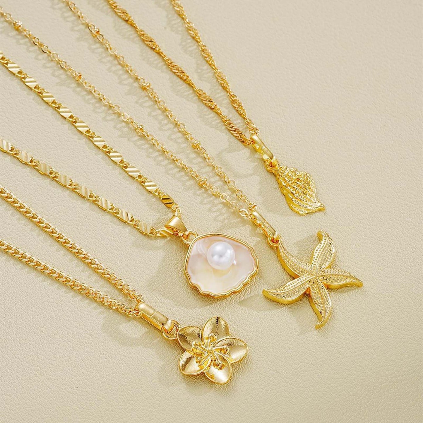 Beach Necklaces for Women Shell Starfish Necklace for Women Gold Plated Boho Layered Pendant Necklace with Pearl Conch Charm Dainty Summer Dress Beach Vacation Jewelry Gifts