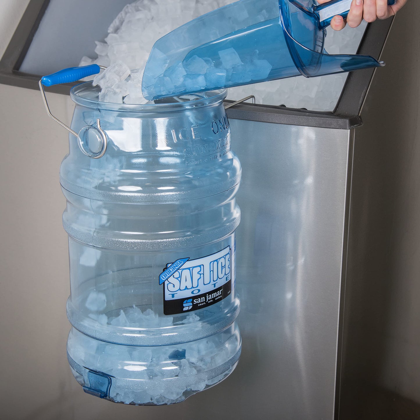 San Jamar Saf-T-Ice Ice Tote with Ice Machine Hanger for Bars, Restaurants, Kitchens, and Fast Food, Polycarbonate, 6 Gallons, Blue, (Pack of 2)