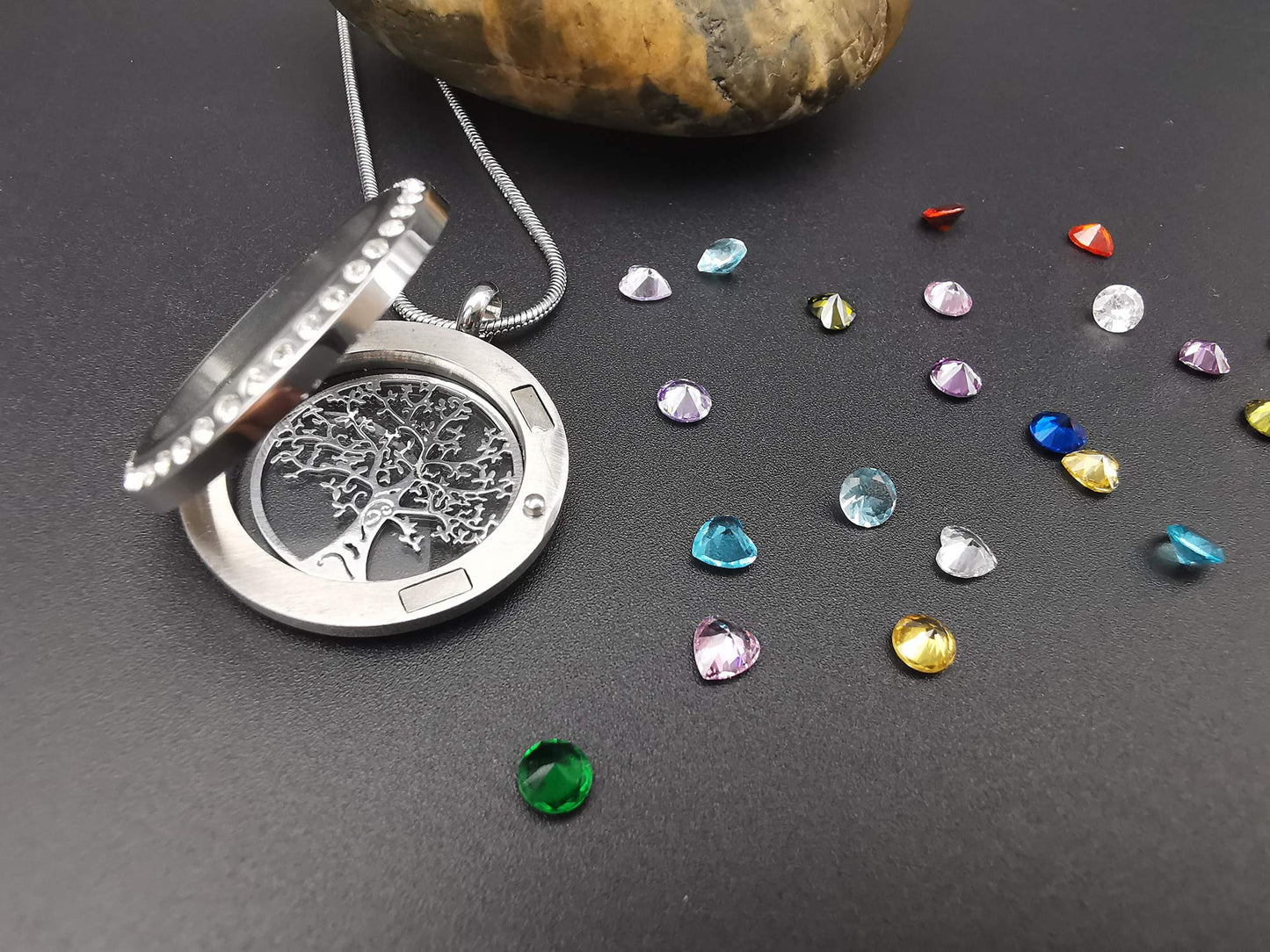 GOKING Grandmother Birthstone Necklace, Family Tree of Life Floating Locket for Grandma Mother, Gifts for Mom Nana Mimi Gigi Aunt Niece, Charms Living Memory Pendant