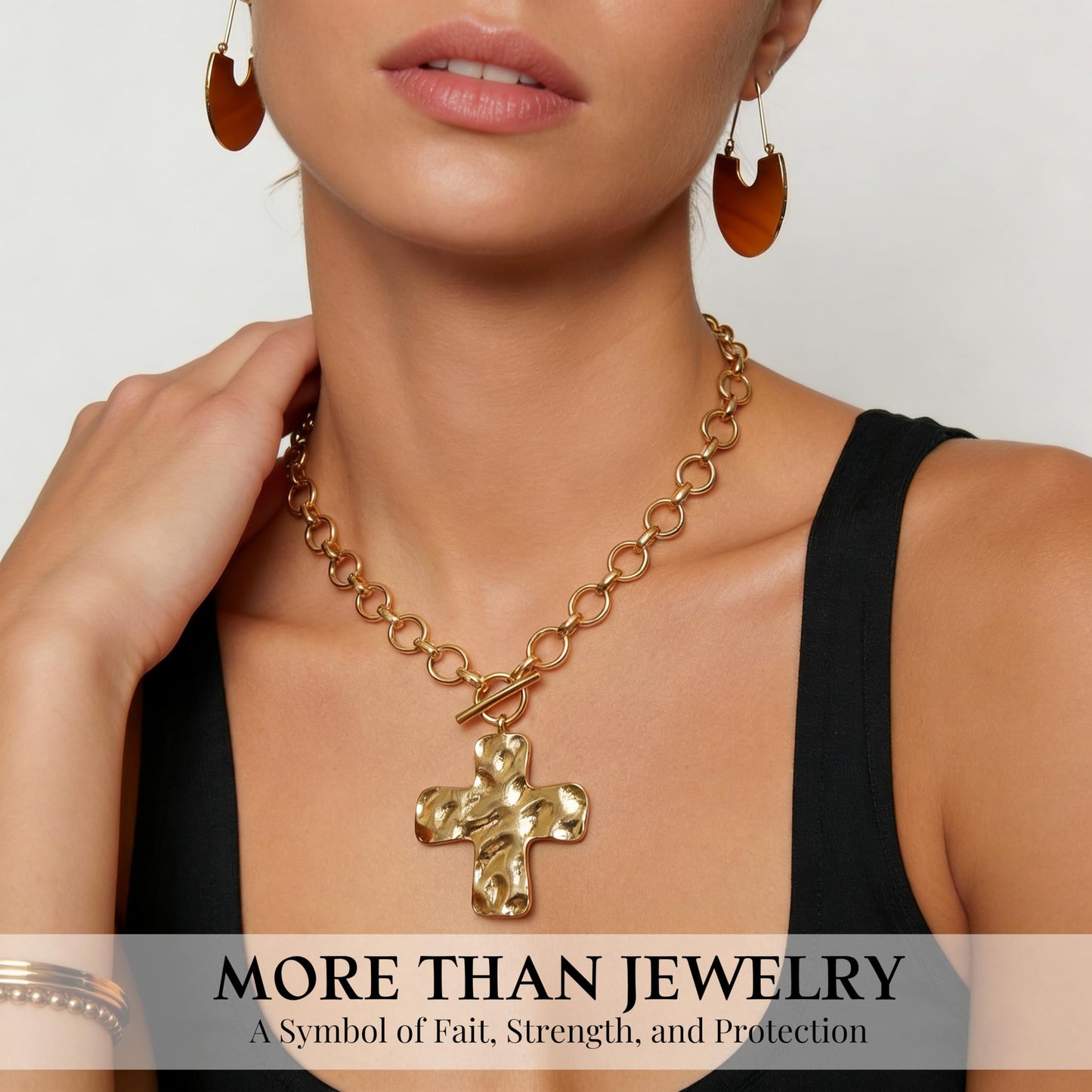 FAXHION Chunky Cross Necklace for Women, Gold Toggle Chain Statement Necklace with Hammered Cross Pendant, Vintage Chunky Necklace Jewelry Gift for Women
