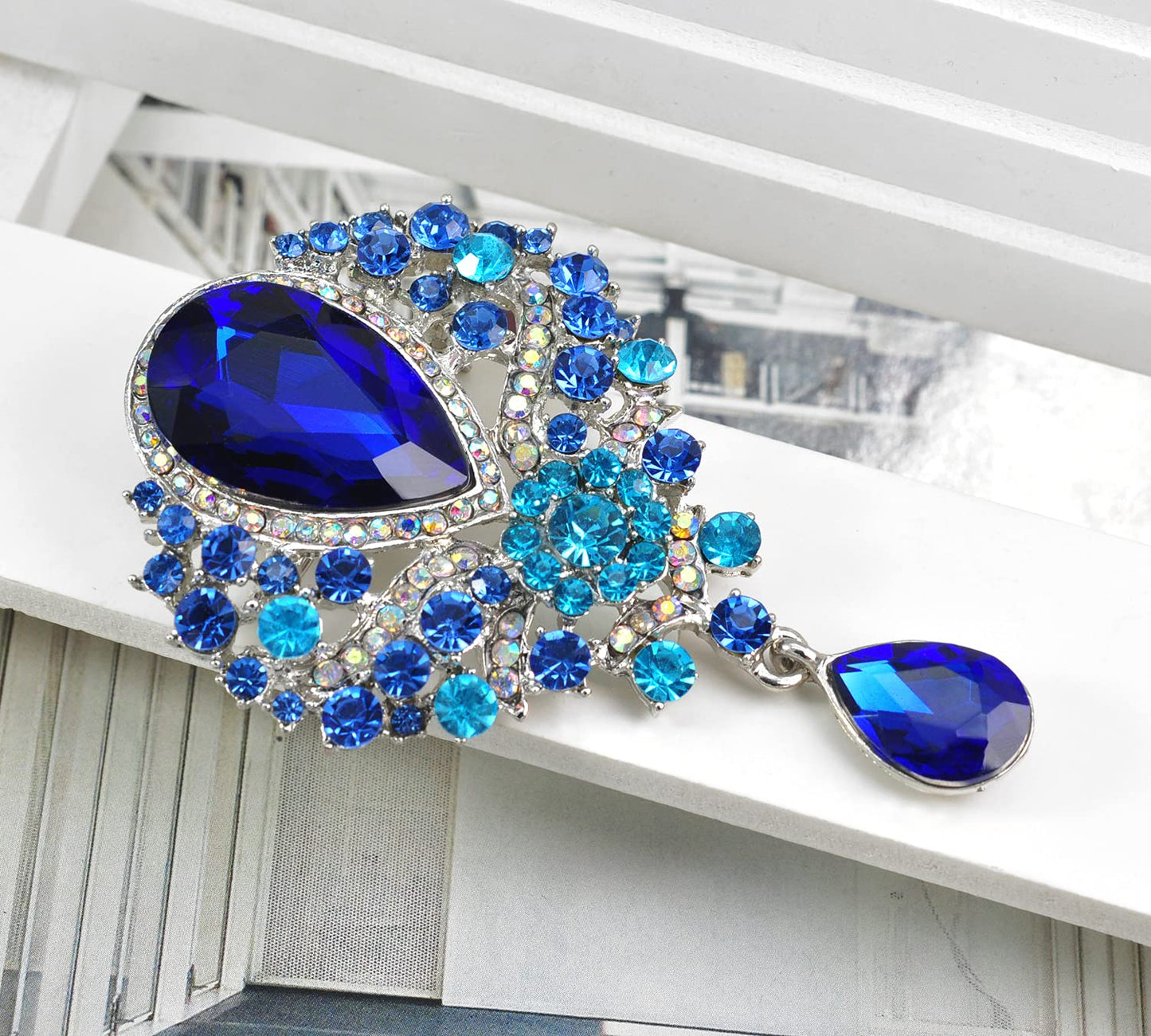 Gyn&Joy Women's Vintage Style Austrian Crystal Flower Teardrop Lake Blue Gorgeous Brooch Pin BZ061