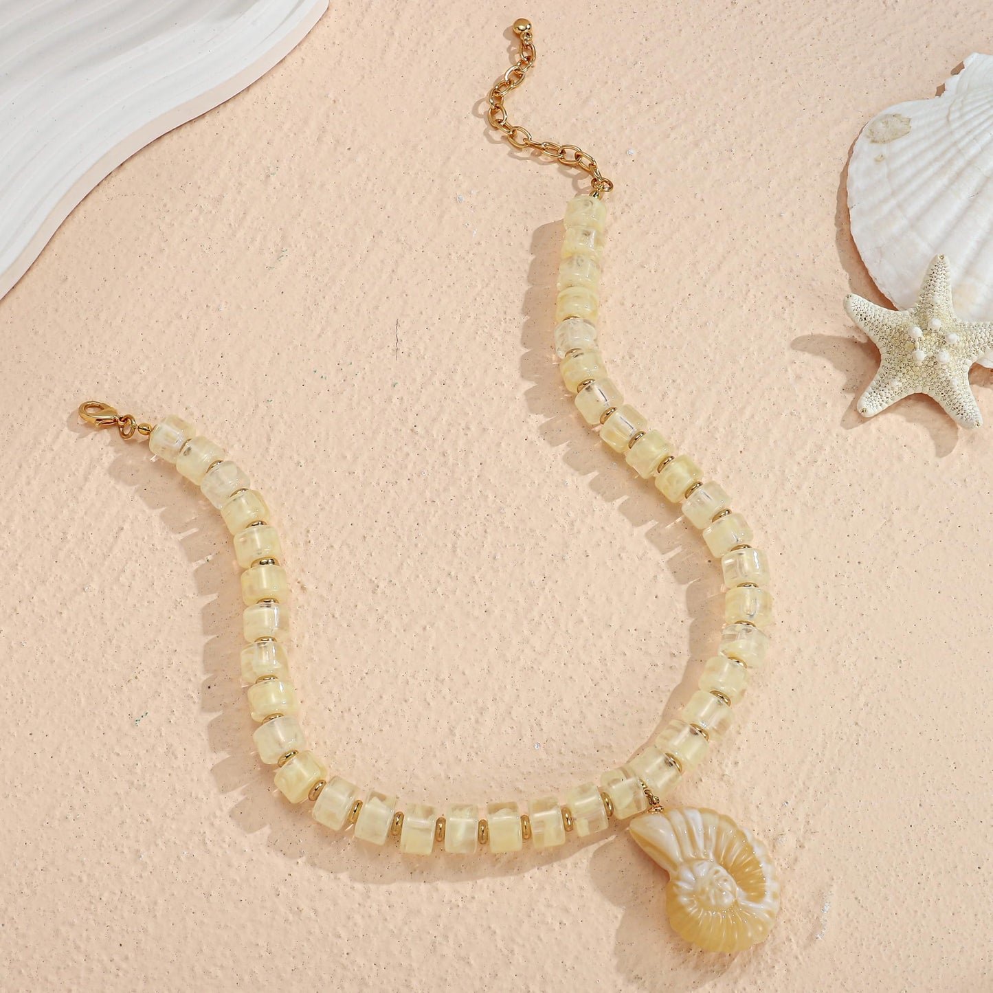 CLASSYZINT White Resin Bead Necklace with Conch Shell Pendant Beach Necklace for Women Adjustable Chain Statement Necklace Ocean Theme Accessory