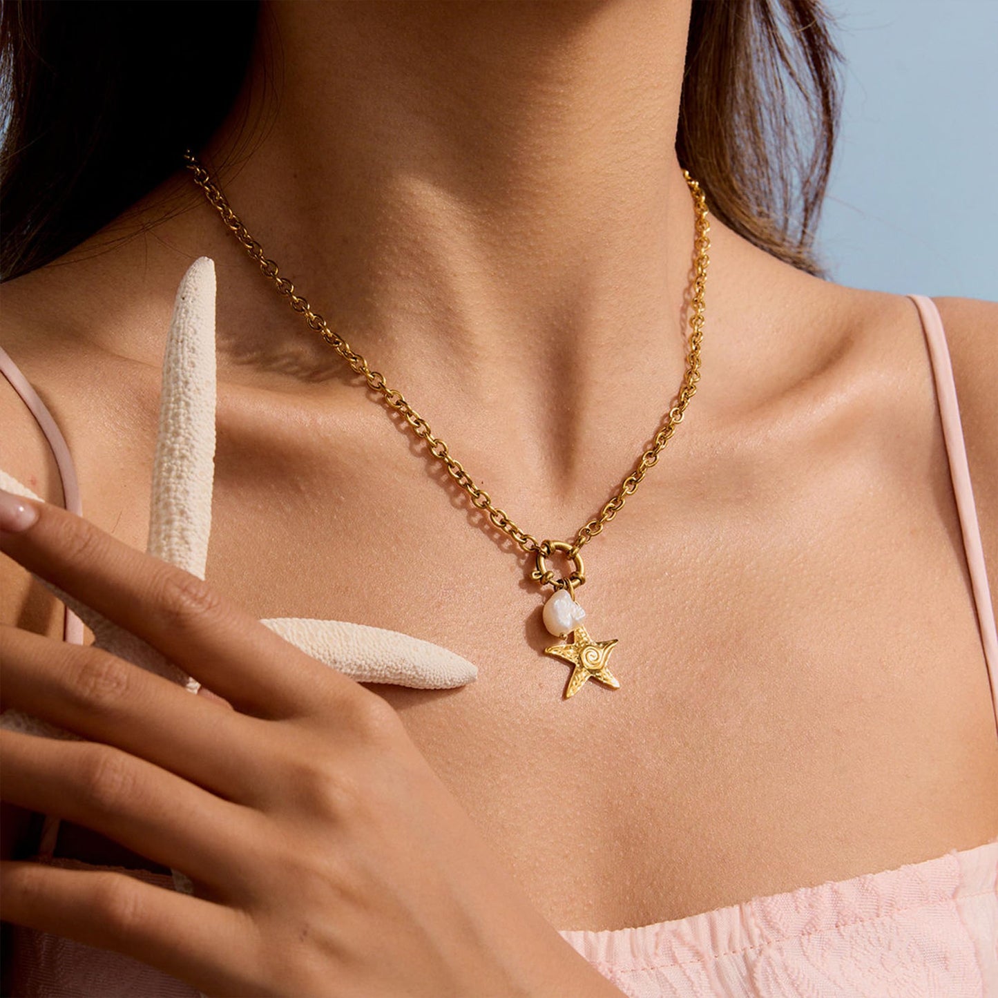 Biuwos Summer Swirl Star Necklace for Women Metal Starfish Pendant Necklace Vacation Beach Jewelry