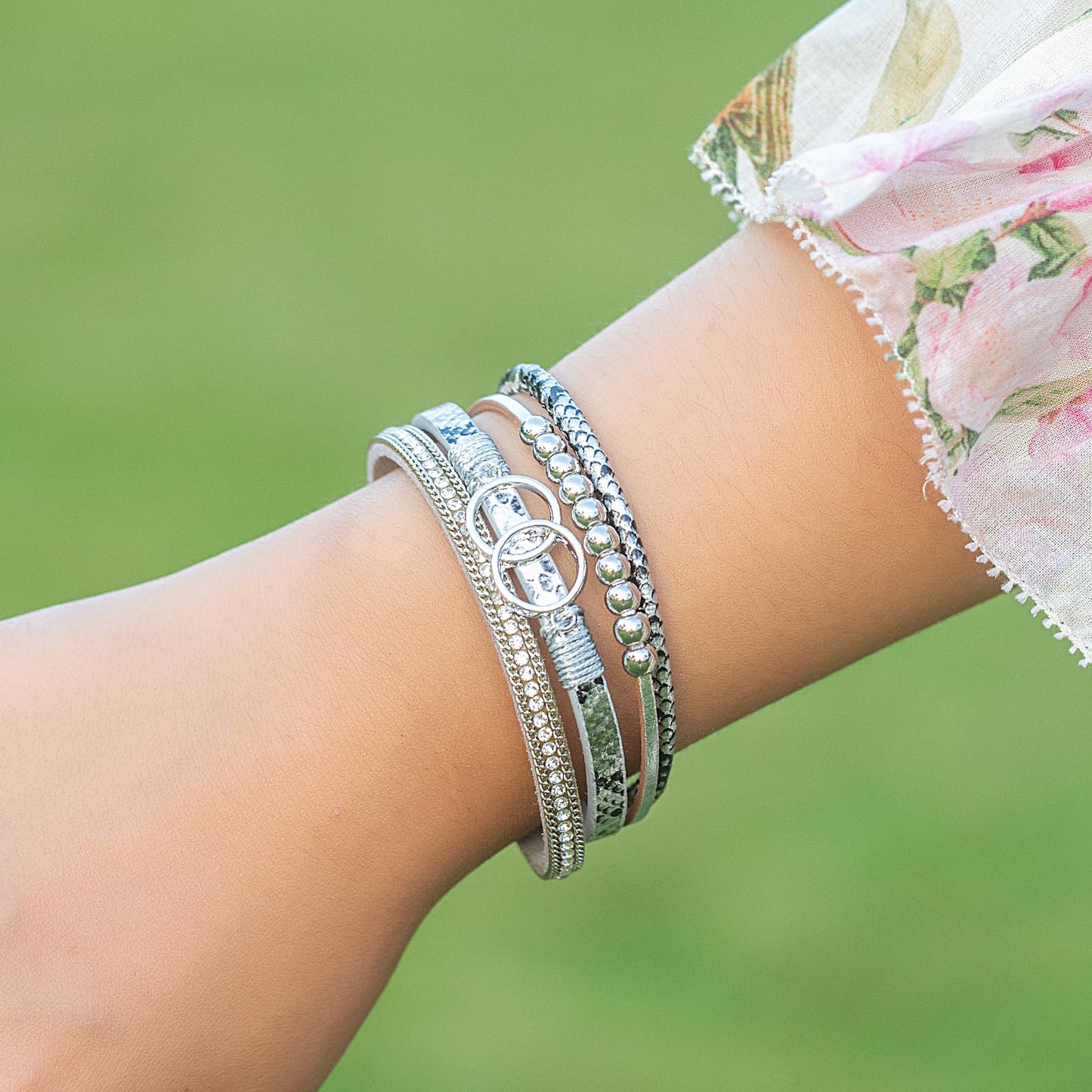FANCY SHINY Boho Leather Wrap Bracelet Stackable Beaded Infinity Chunky Cuff Bracelets with Magnetic Clasp Western Hippie Outfits Jewelry Gifts for Women(Snakeskin Silver)