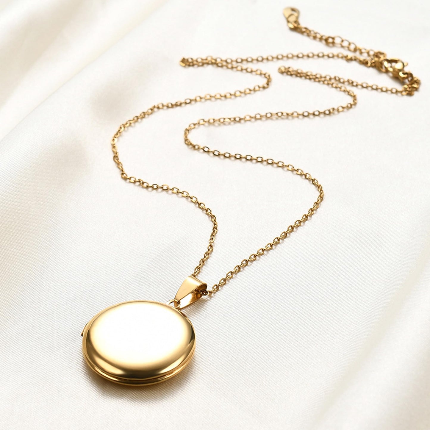 PHOCKSIN Gold Round Lockets Necklace for Girlfriend Locket Necklaces that Holds 2 Pictures Memorial Lockets for Women