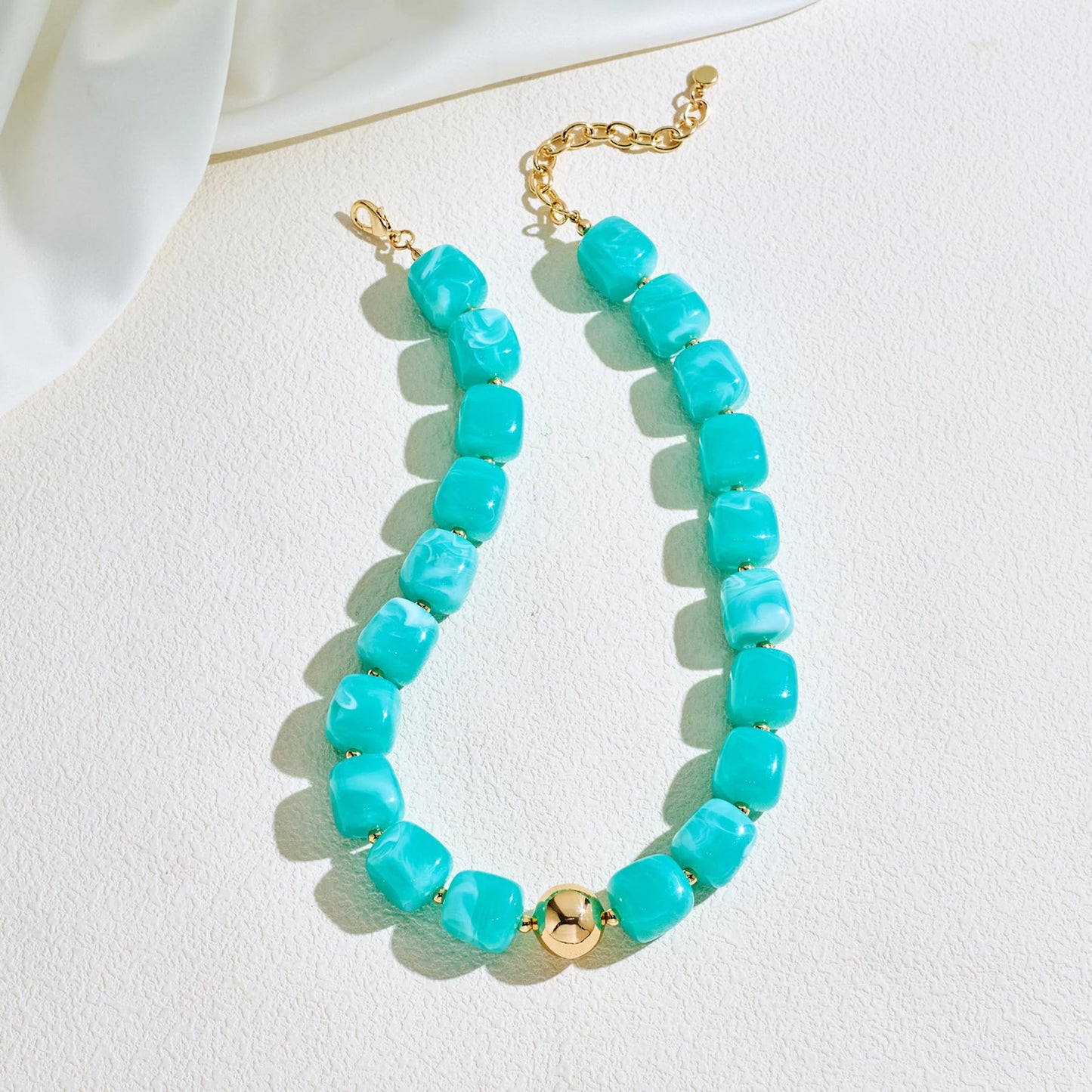 WOWORAMA Blue Chunky Beaded Necklace for Women Lake Blue Large Square Resin Bead Necklaces Statement Chunky Choker Necklace Summer Vacation Jewelry