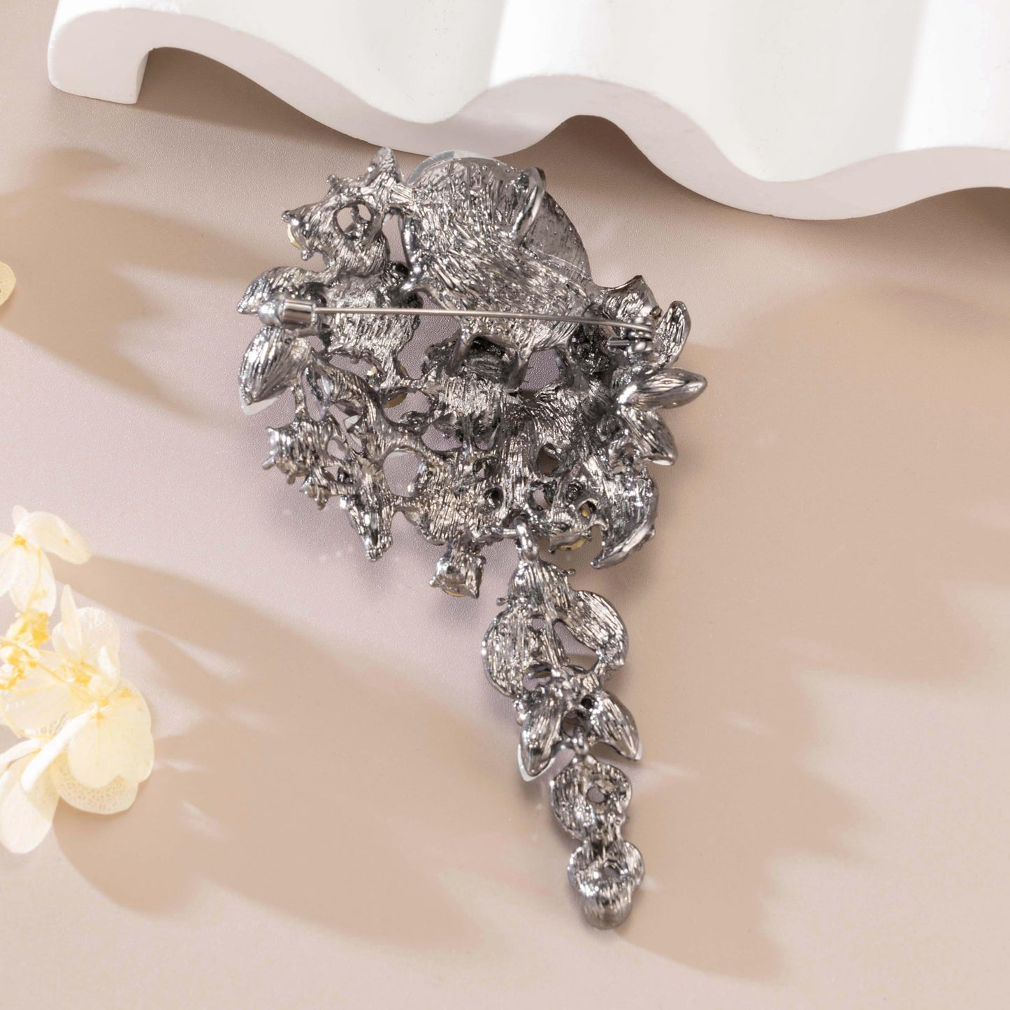 SELOVO Long Black Flower Brooch Pin for Women Wedding Party Brooch Pendant