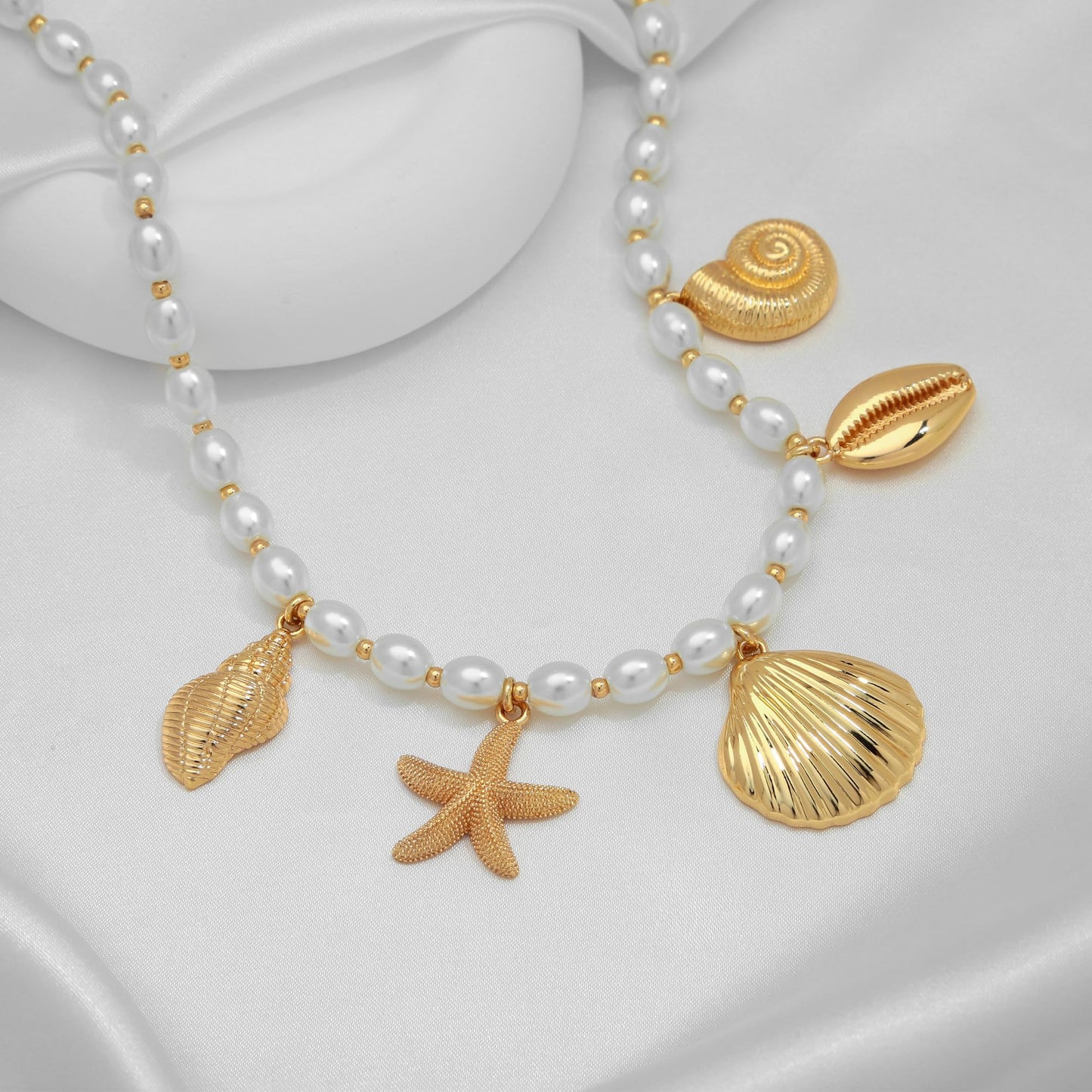 INNERDIVA Charm Necklace for Women, Gold Conch Starfish Shell Necklaces Conch Seashell Necklaces Summer Beach Gifts