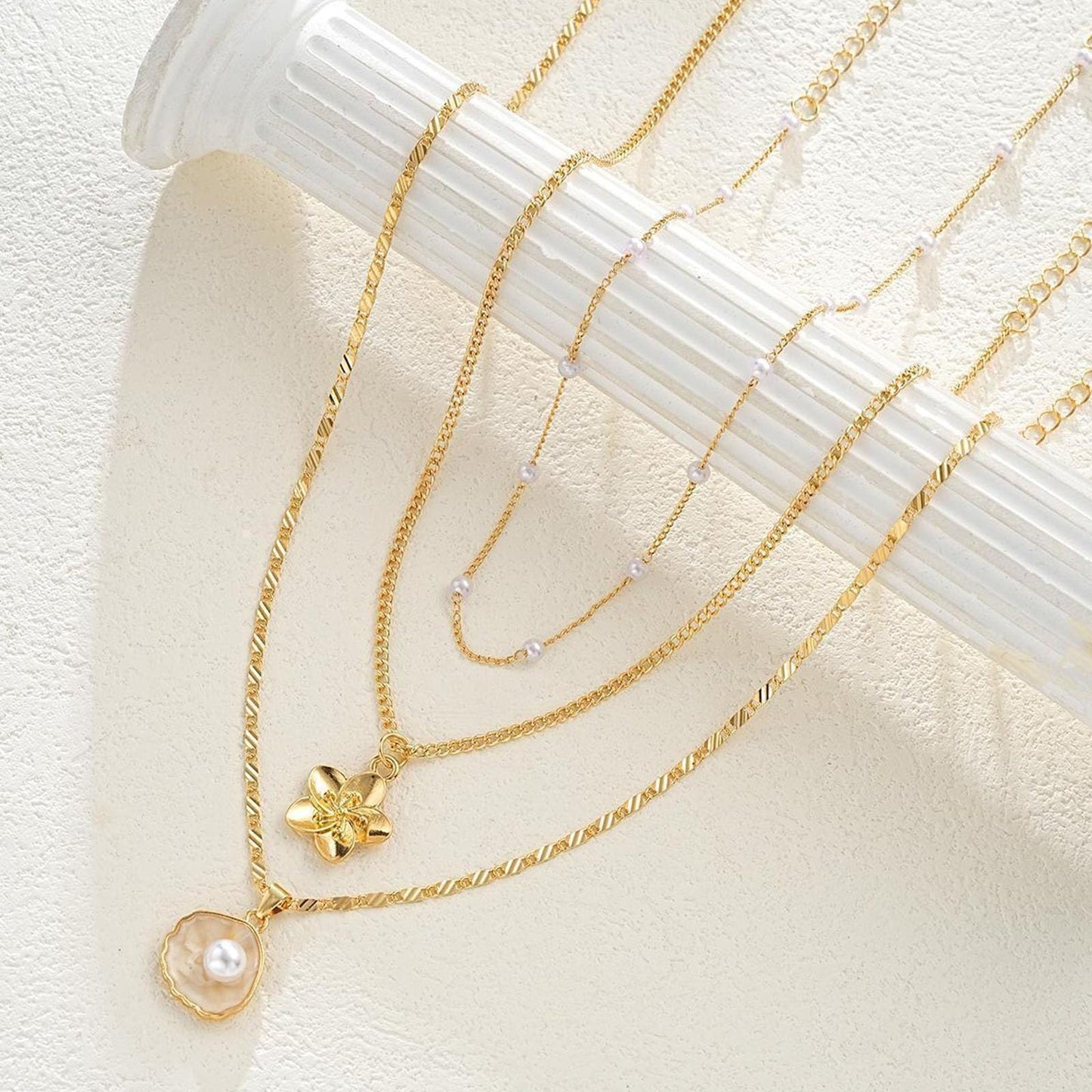 Gold Starfish Shell Necklace for Women Boho Layered Seashell Conch Shell Pearl Pendant Necklaces Set Bohemain Starfish Beach Necklaces Stack Beachy Summer Jewelry Outfits Accessories