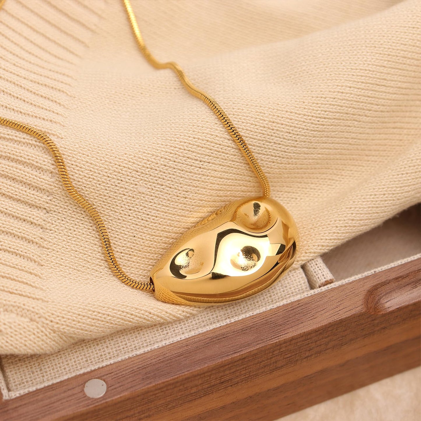 Frigotine Chunky Golden Teardrop Pendant Necklace for Women, Trendy Statement Thick Adjustable Hammered Hollow Long Chain Necklaces Fall Winter Prom Jewelry Gift