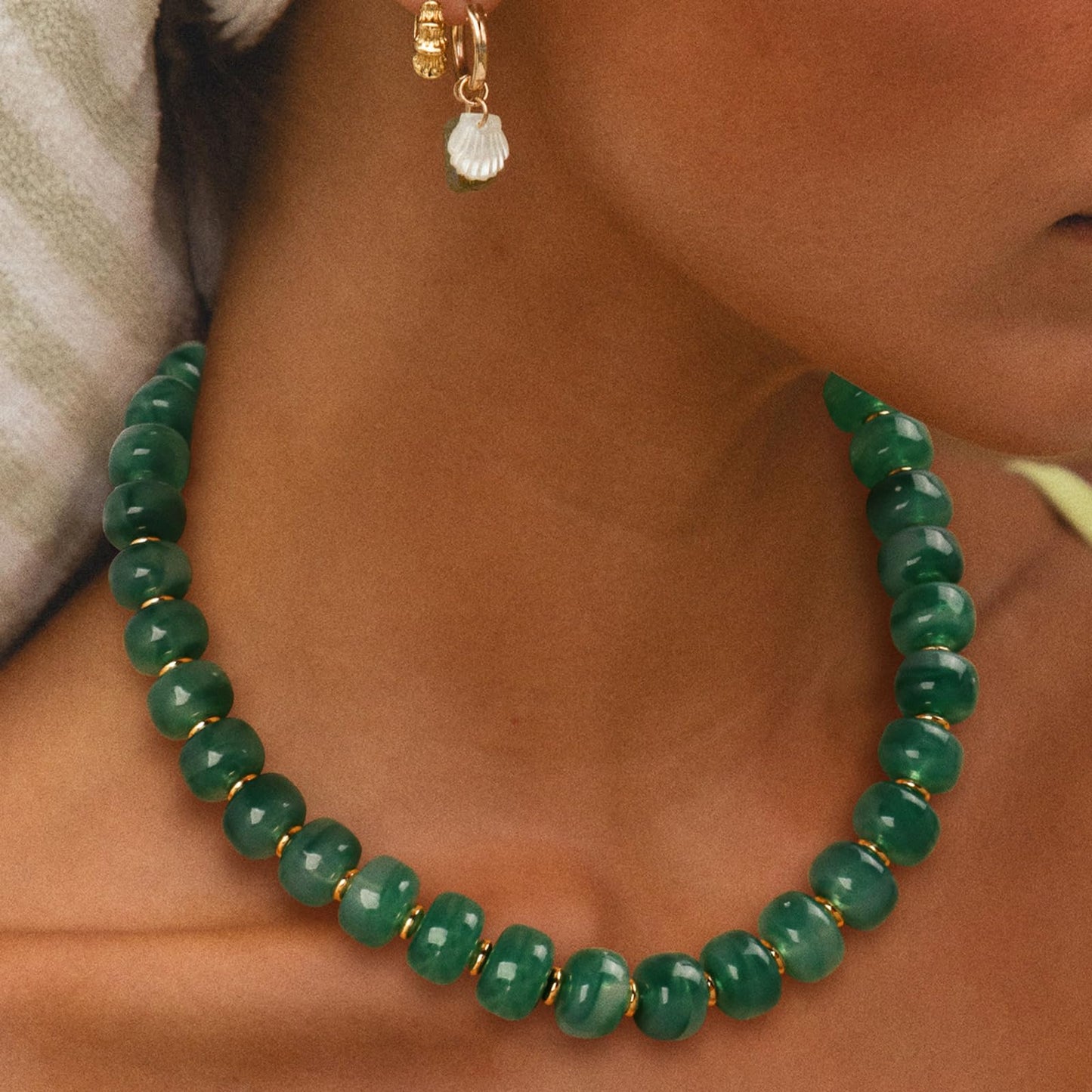 HolidayQbee Beaded Necklace for Women Boho Bead Chunky Necklace Big Bead Necklace Fashion Trendy Summer Green Resin Beaded Necklaces Jewelry Gifts