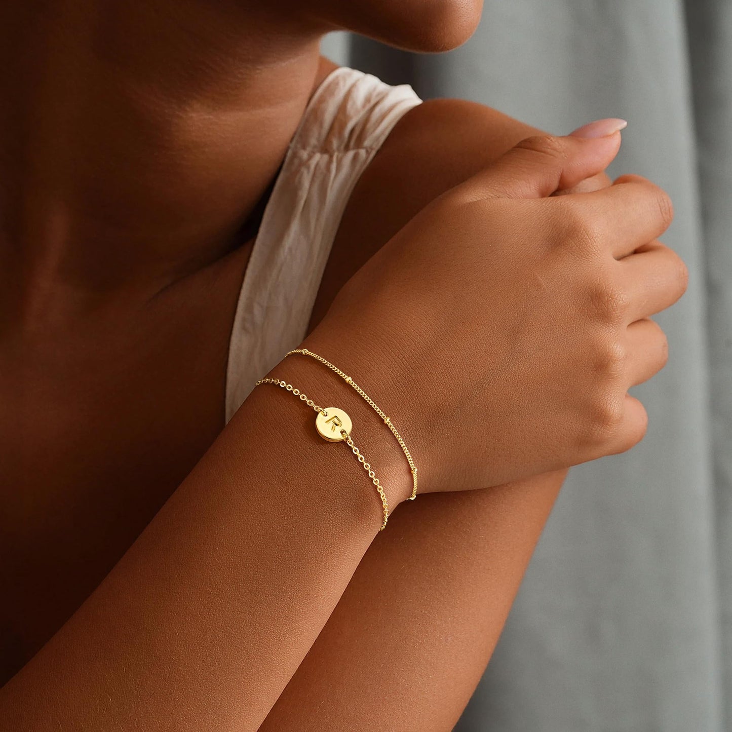 MONOZO Initial Charm Bracelets for Women, Dainty 14K Gold Filled R letter Initial Bracelet Women Disc Monogram Bracelet Jewelry Gifts for Birthday Valentines Thanksgiving Christmas Anniversary