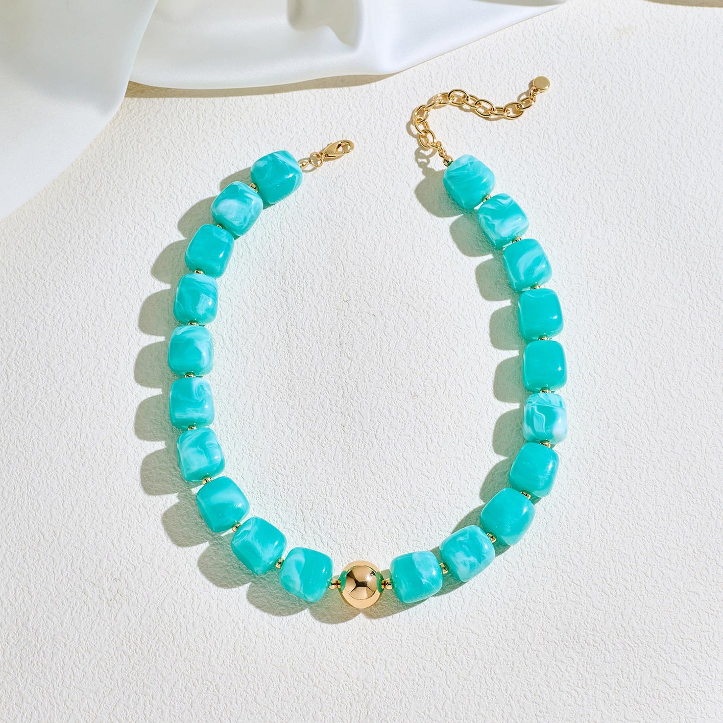 WOWORAMA Blue Chunky Beaded Necklace for Women Lake Blue Large Square Resin Bead Necklaces Statement Chunky Choker Necklace Summer Vacation Jewelry