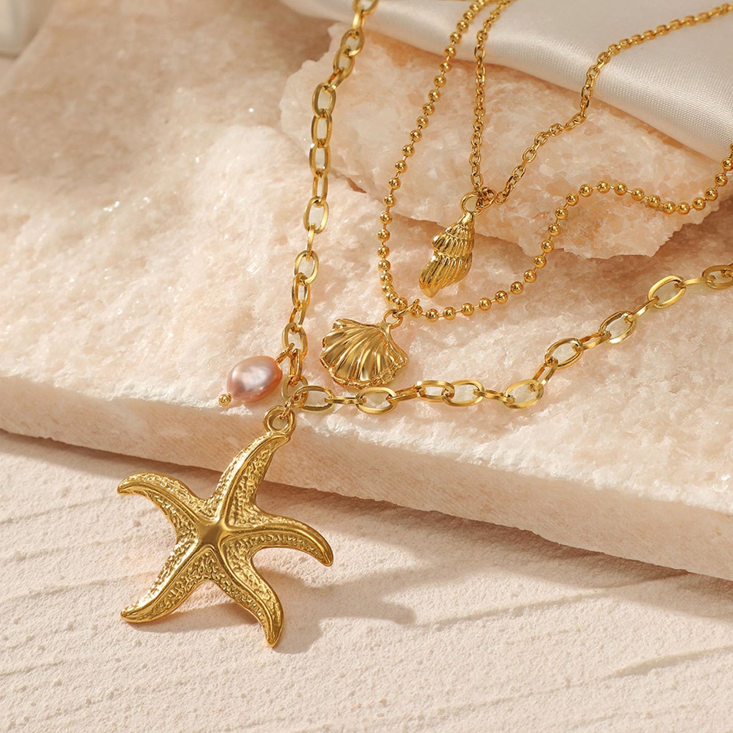 Gold Starfish Shell Necklace for Women Boho Layered Seashell Conch Shell Pearl Pendant Necklaces Set Bohemain Starfish Beach Necklaces Stack Beachy Summer Jewelry Outfits Accessories