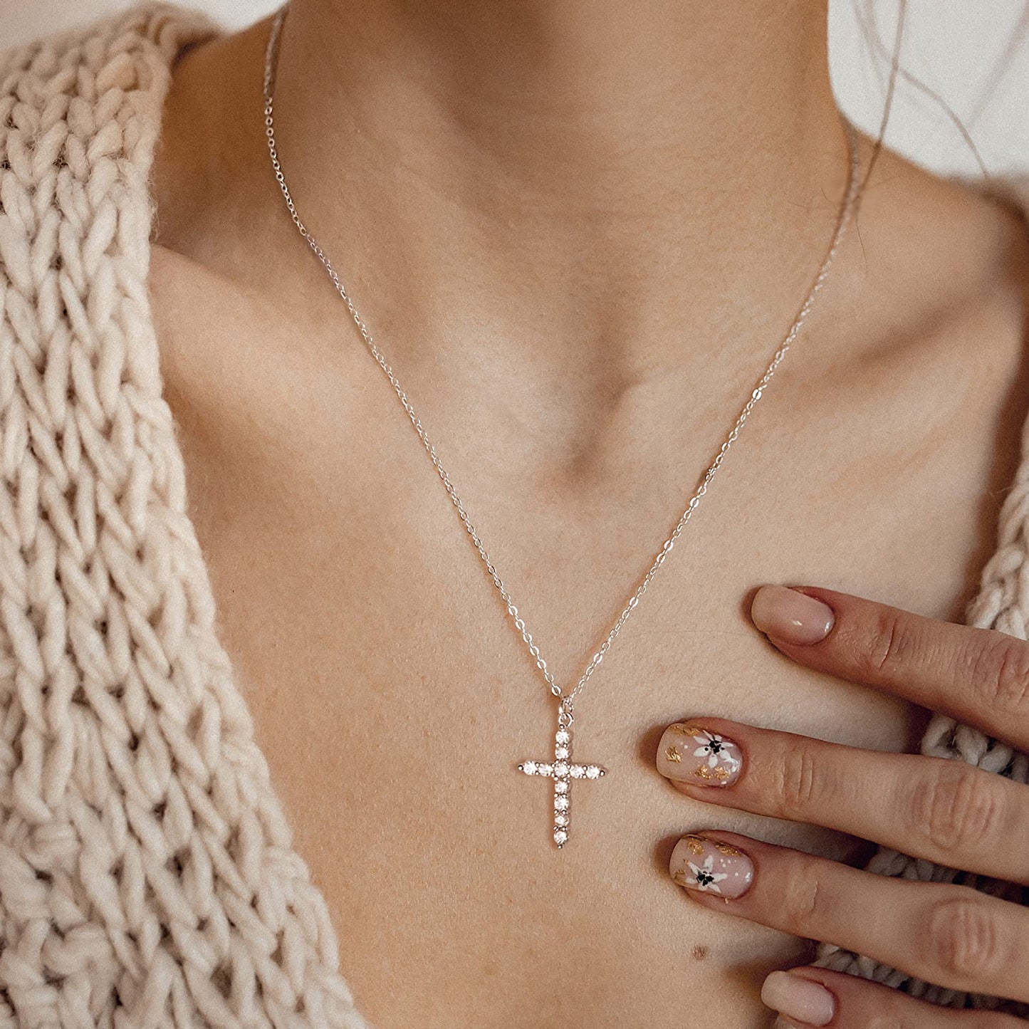 Robaice Cross Necklace for Women 14K Gold Plated Cross Pendant Necklace Simple Gold Necklaces Faith Cross Jewelry First Communion Necklace, Silver