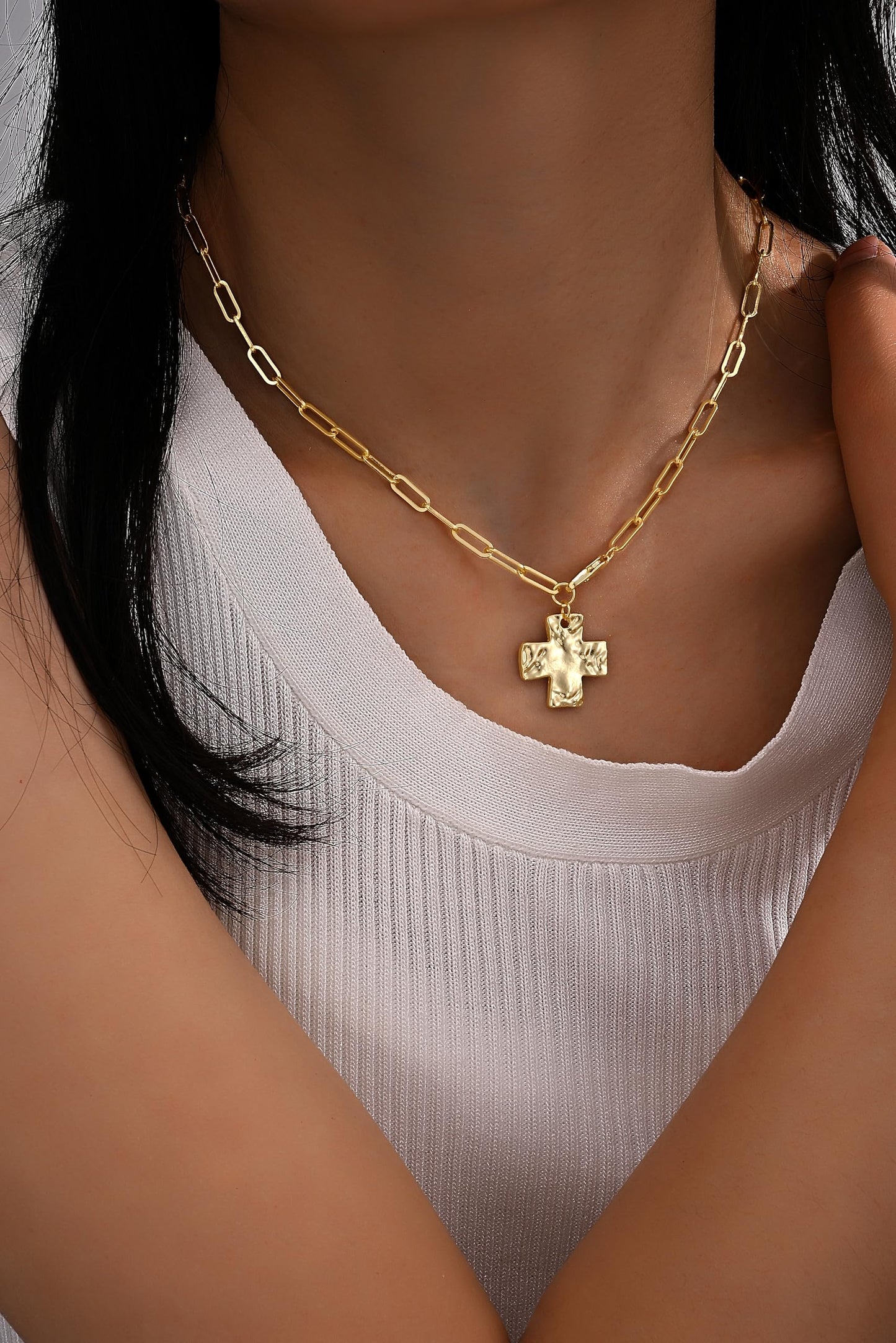 FAXHION Chunky Cross Necklace for Women, Gold Toggle Chain Statement Necklace with Hammered Cross Pendant, Vintage Chunky Necklace Jewelry Gift for Women