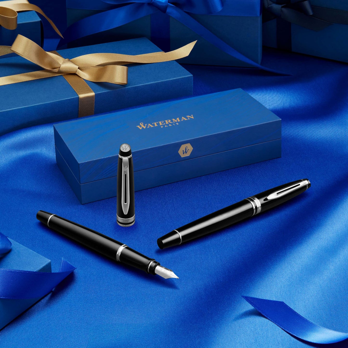 Waterman Expert Fountain Pen, Gloss Black with 23k Gold Trim, Medium Nib, Luxury Pen in Gift Box, Fountain Pen for Writing