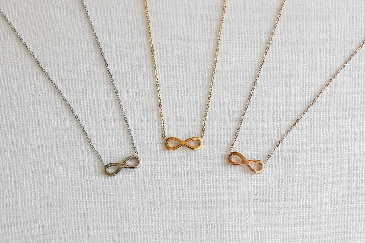 LUUK LIFESTYLE Necklace for women with Infinity pendant and HAPPINESS gift card, modern and minimalist fashion accessory, jewelry to offer, girlfriend, loved one, proof of infinite love, gold